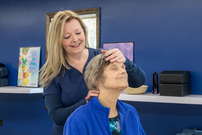 patient receiving network spinal chiropractic care
